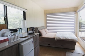 1 bedroom, bed sheets