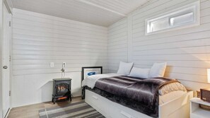 2 bedrooms, desk, free WiFi, bed sheets - Come in and Stay awhile at the Mission Beach, Beach House! (Tulalip Bay)