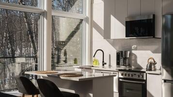 Frigorífic, microones, forn i placa de cuina