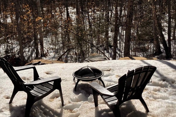 Outdoor fireplace available even in winter!