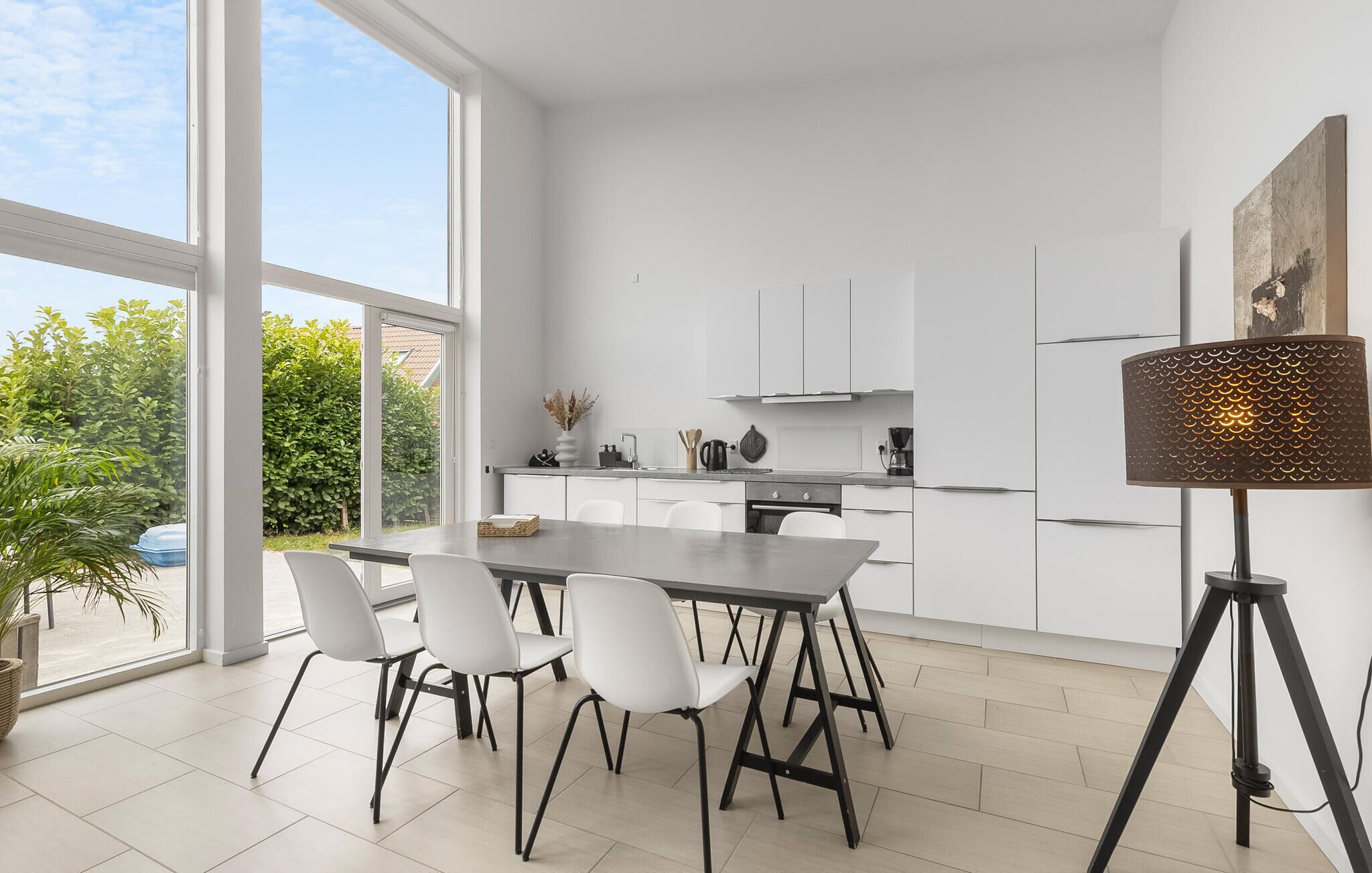 Fridge, dishwasher, coffee/tea maker