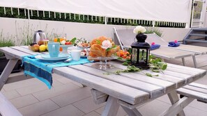 Outdoor dining - Modern & Bright Apartment Sant'Anna III in Salo - Lake Garda (Salò)