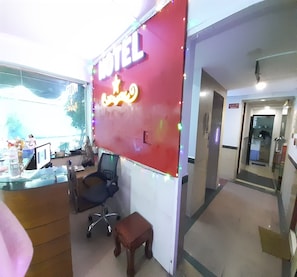 Reception - OYO 1226 Hoang Gia Hotel (Ho Chi Minh City)