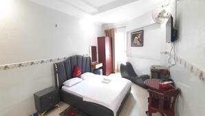 Deluxe Double Room | Desk, laptop workspace, free WiFi, bed sheets - OYO 1226 Hoang Gia Hotel (Ho Chi Minh City)