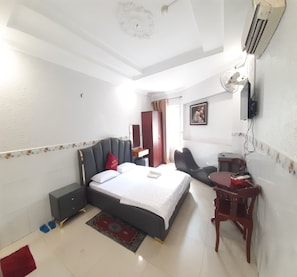 Deluxe Double Room | Desk, laptop workspace, free WiFi, bed sheets - OYO 1226 Hoang Gia Hotel (Ho Chi Minh City)