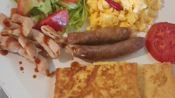 Engelsk frukost varje dag mot avgift