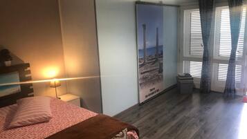 2 camere, una cassaforte in camera, una scrivania, ferro/asse da stiro