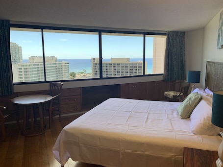 23rd Floor Studio with Free Parking