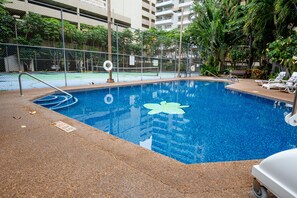 Pool - 28th Floor Studio with Free Parking (Honolulu)