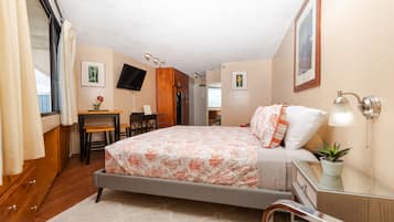 Een strijkplank/strijkijzer, gratis wifi, beddengoed