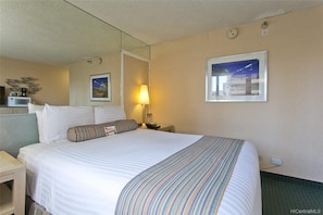1 bedroom, iron/ironing board, free WiFi, bed sheets - Studio in the Middle of Waikiki, Short walk to beach (Honolulu)