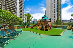 Children’s area - 29th Floor Waikiki Banyan, Full Kitchen and Free Parking (Honolulu)