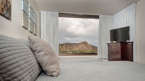 Unclassified image, 2 of 35, button - 29th Floor Waikiki Banyan, Full Kitchen and Free Parking (Honolulu)