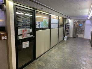 Interior - Studio just minutes to Waikiki Beach (Honolulu)