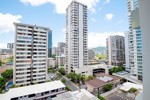 Exterior - 8th Floor One Bedroom Condo (Honolulu)