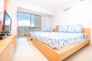 1 bedroom, iron/ironing board, free WiFi, bed sheets - 8th Floor One Bedroom Condo (Honolulu)