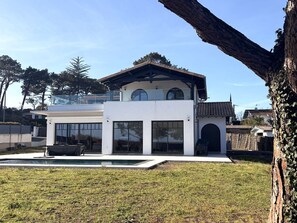 Exterior - Villa for 12 with heated pool and stunning views, waterfront at Bassin d'Arcachon (Lège-Cap-Ferret)