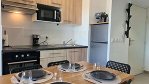 Coffee/tea maker, microwave, oven, stovetop