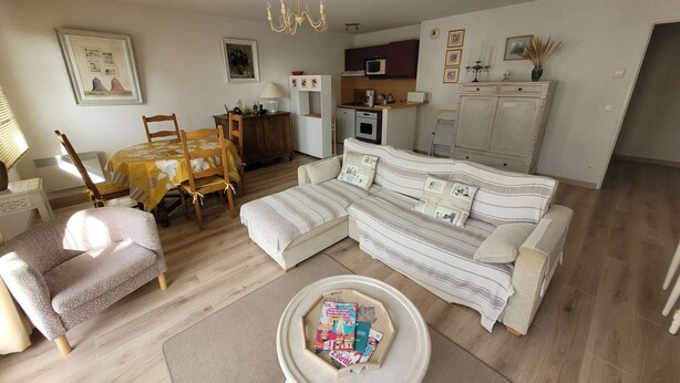 TV - Seaside Apartment - Sunny Balcony, Private Garage, Pet-Friendly, Non-Smoking (Berck-Plage)