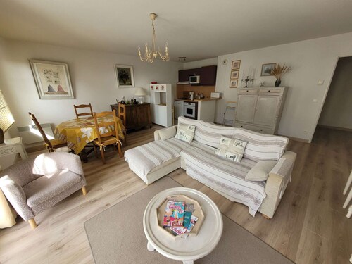 Seaside Apartment - Sunny Balcony, Private Garage, Pet-Friendly, Non-Smoking