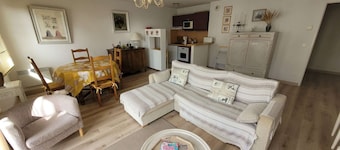 Seaside Apartment - Sunny Balcony, Private Garage, Pet-Friendly, Non-Smoking