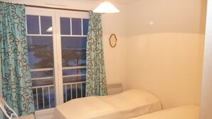 2 bedrooms - Seaside Apartment - Sunny Balcony, Private Garage, Pet-Friendly, Non-Smoking (Berck-Plage)