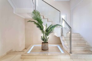 Interior - Deluxe House | Pool & Jacuzzi by HostWise (Alvor)