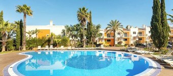 Deluxe House | Pool & Jacuzzi by HostWise