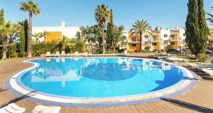 Deluxe House | Pool & Jacuzzi by HostWise