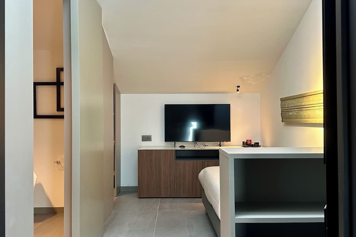 Deluxe Single Room | Free WiFi