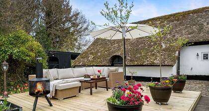 Amazing home in Ulfborg with kitchen