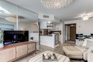 Smart TV - Sand Dollar 201 - Hosted By Moore AI Rentals (Fernandina Beach)