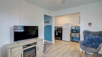 TV, fireplace