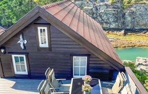 Outdoor dining - Stunning home in Finnås with WiFi (Finnås)