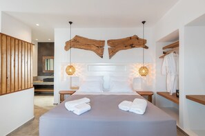 4 sovrum, värdeförvaringsskåp på rummet och skrivbord