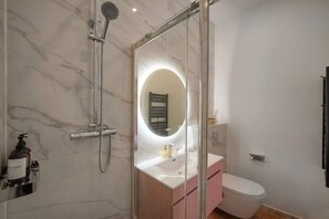 Shower, hair dryer, towels, shampoo