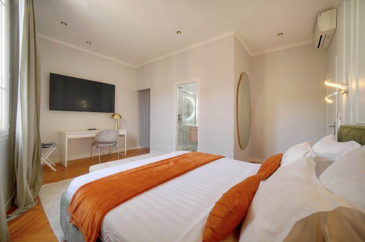 4 bedrooms, desk, iron/ironing board, free WiFi