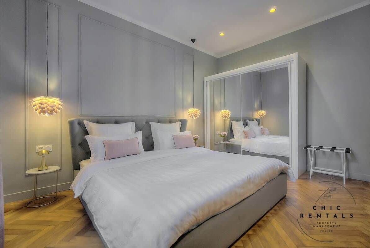 4 bedrooms, desk, iron/ironing board, travel crib