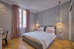 4 bedrooms, desk, iron/ironing board, travel crib - GRACE Luxury 4 Beds 4Baths in city center (Cannes)