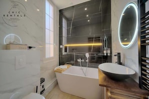 Shower, hair dryer, towels, shampoo