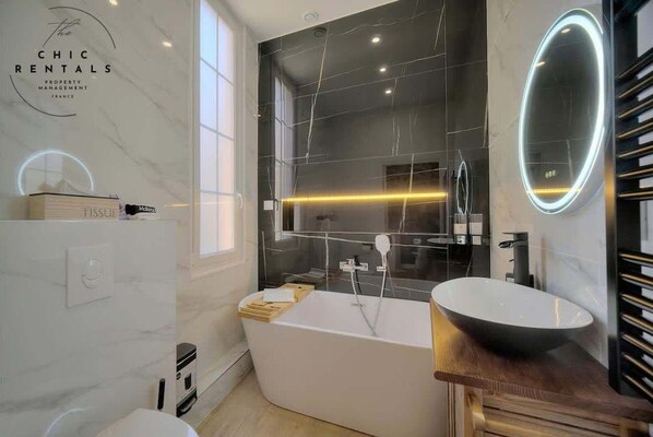 Shower, hair dryer, towels, shampoo