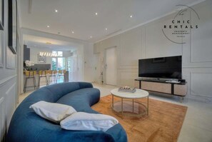 Smart TV, fireplace, offices