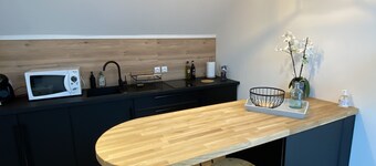 Charmant Appartement à la Campagne Avec Parking et Cour Privatifs