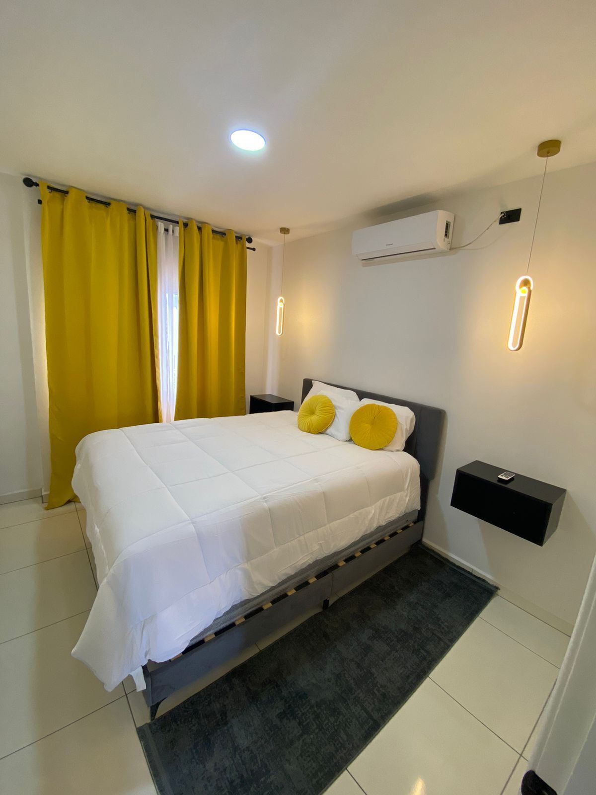 3 habitaciones, tabla de planchar con plancha, wifi y ropa de cama 