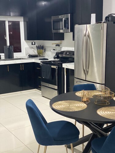 Charming 3-bedroom townhome in enchanting La Ceiba with WiFi, AC, fitness room