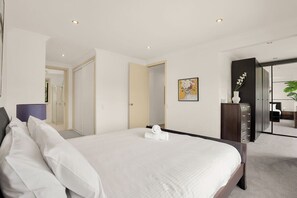 4 bedrooms, desk, iron/ironing board, WiFi