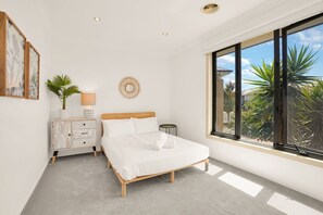 4 bedrooms, desk, iron/ironing board, WiFi