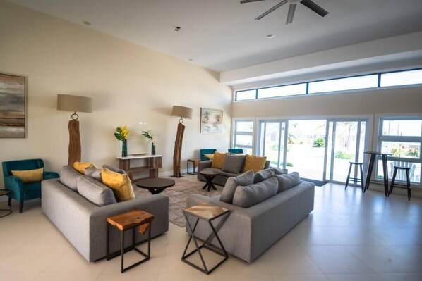 Smart TV - Welcome to Weslands sweet home.Your comfort is our priority. (Lucea)