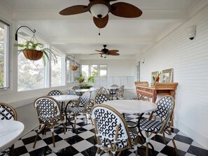 Dining - Mamane Suite - Historic charm and views (Wailuku)