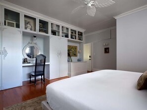1 slaapkamer, een strijkplank/strijkijzer, wifi, beddengoed